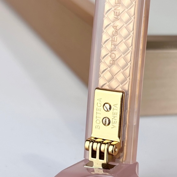 Bottega Veneta Women’s Stylish Sunglasses - Picture 4 of 9